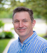 Retrato de Chris L. Firestone